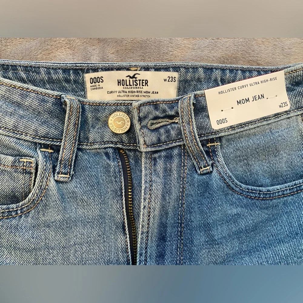 Hollister curvy ultra high rise-rise mom jean 000XS - Picture 5 of 5